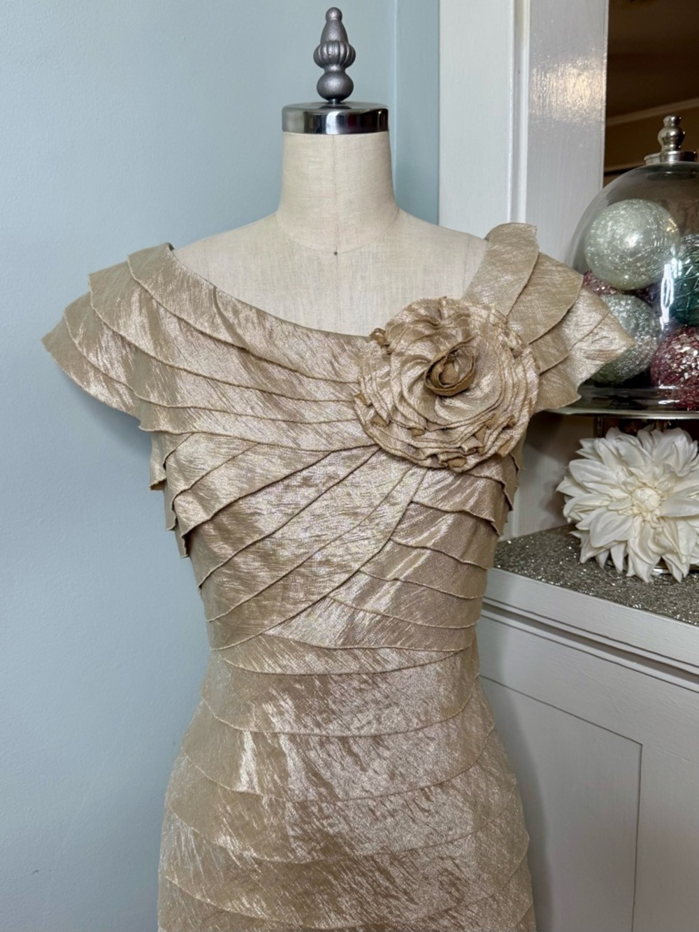 London Times Gold Satin Shutter Pleat Tiered Cocktail Party Dress Size 6 - Picture 3 of 11